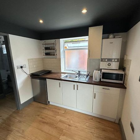 Brand New Large Studio Flat! Sutton  Exterior foto