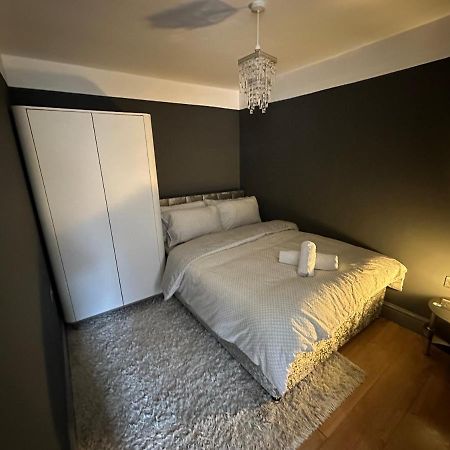 Brand New Large Studio Flat! Sutton  Exterior foto