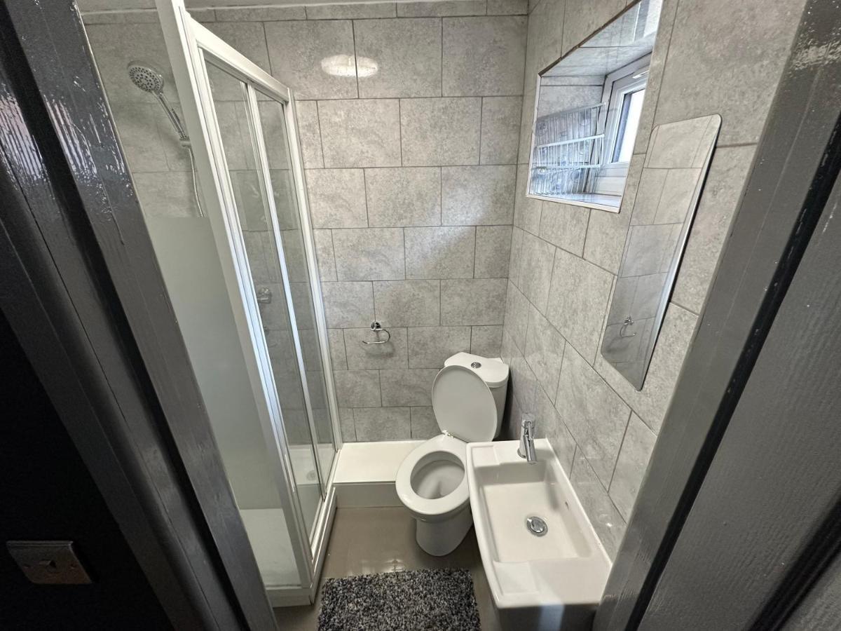 Brand New Large Studio Flat! Sutton  Exterior foto